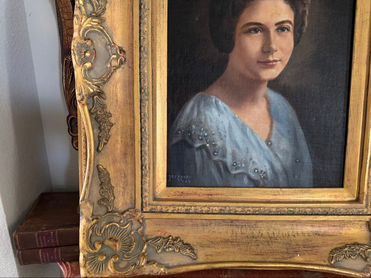 The Lady in Blue — photo 1
