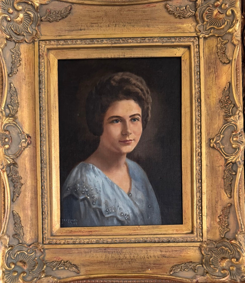 The Lady in Blue — photo 4
