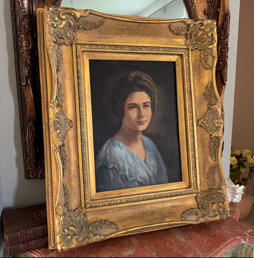 The Lady in Blue — photo 2